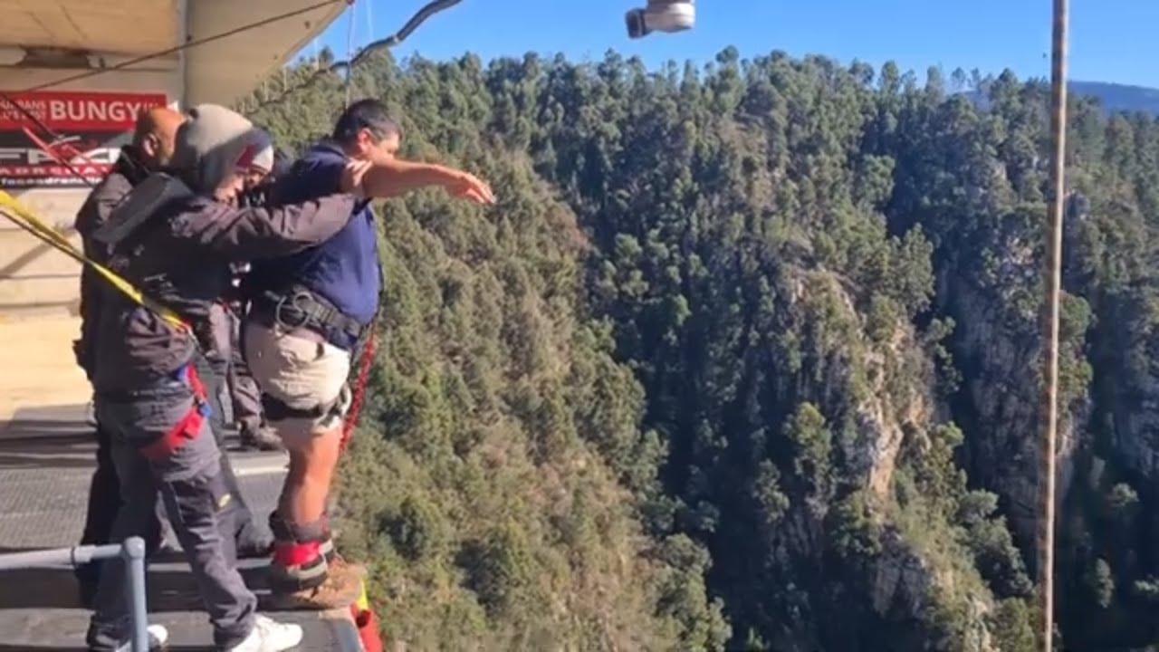 Kan 'n olifant bungee jump? Massey Ferguson road trip maak dit moontlik.