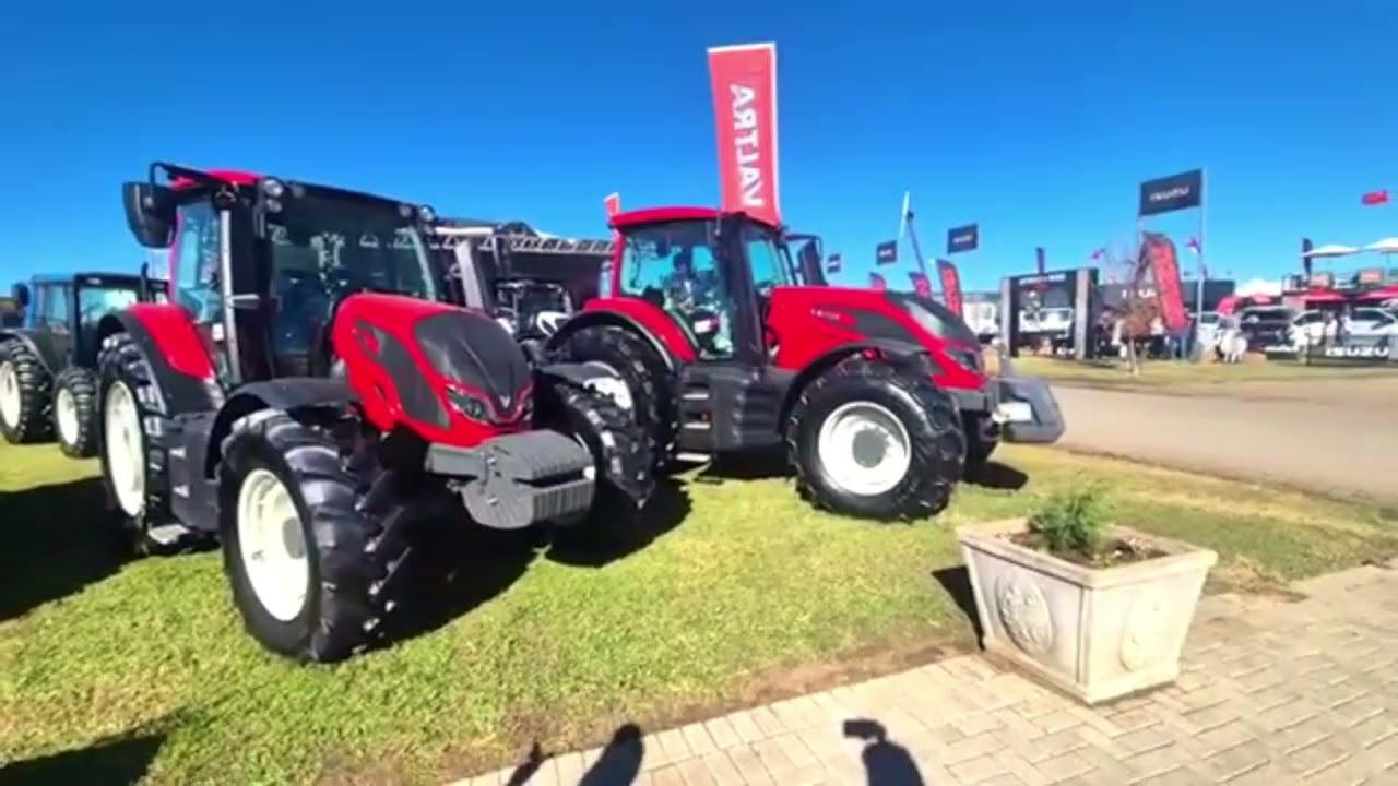 Hoe lyk die toekoms van meganisasie? Doen meer met dieselfde trekker! Stop by Valtrac op NAMPO 2026.