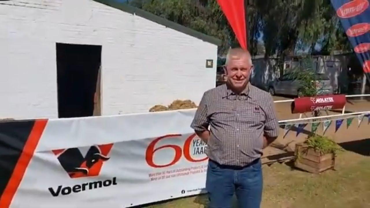 Ons praat met Kenny Crampton, die nasionale verkoopsbestuurder van Voermol Feeds SA, oor Bloem Show.