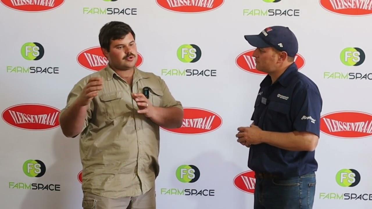 Martin Bam van die Veldram Klub bring 'n spesiale pakkie Oos-Transvaal Ram en Bulveiling toe.