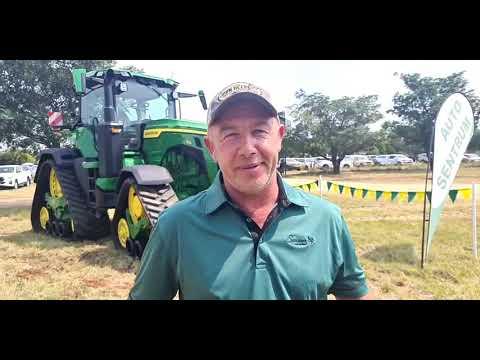Kwek van Senwes praat John Deere by Hertzogville Landboufees 2022