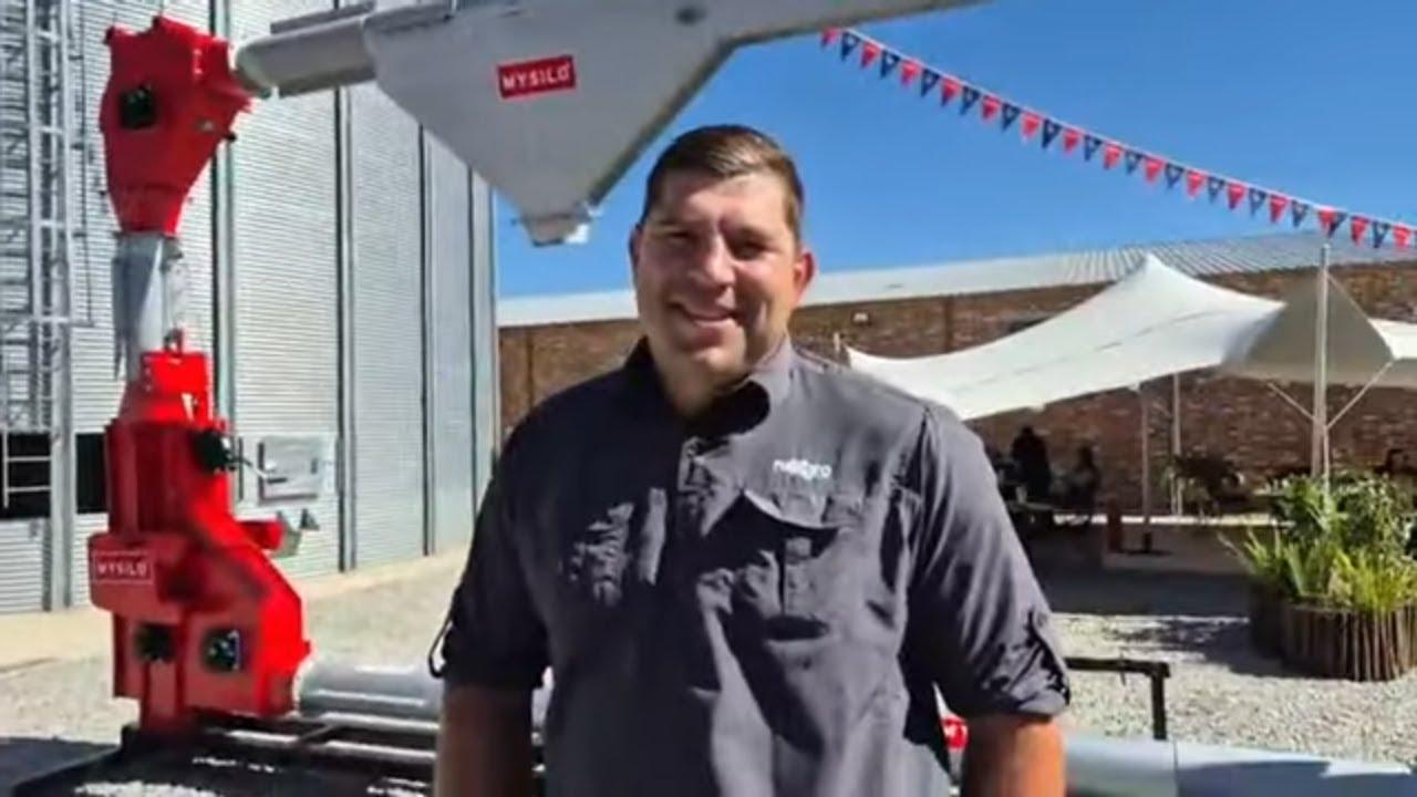 neXgro en MYSiLO vat hande met die graanbedryf hier op Nampo 2025.