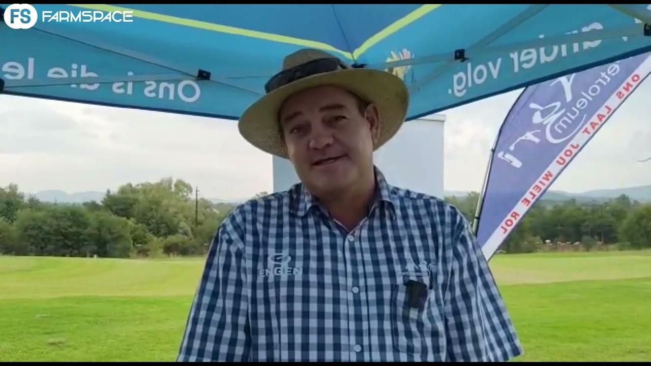 Tinus is by die Weiveld Gholfdag en gesels met Pieter van Agri Petroleum.