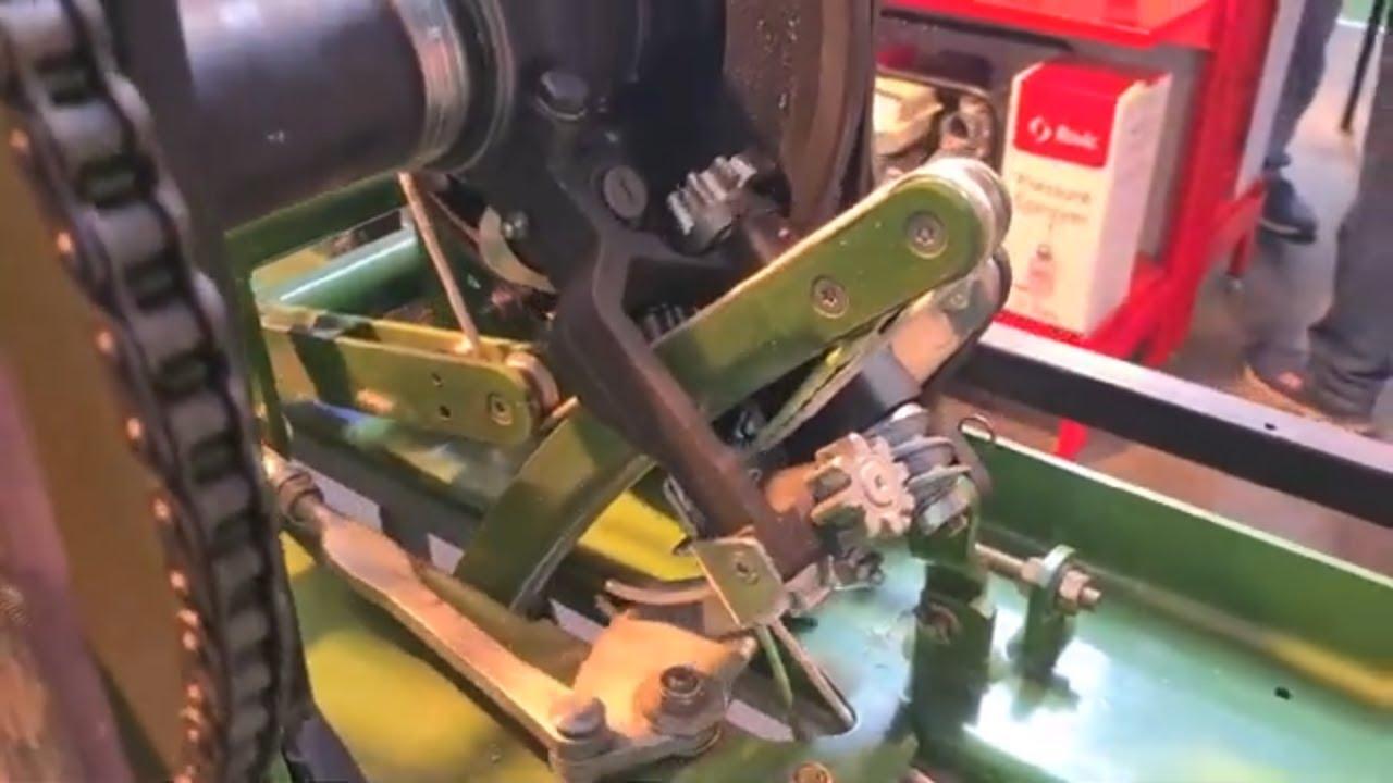 Hoe werk n big pack baler se knoper sisteem?