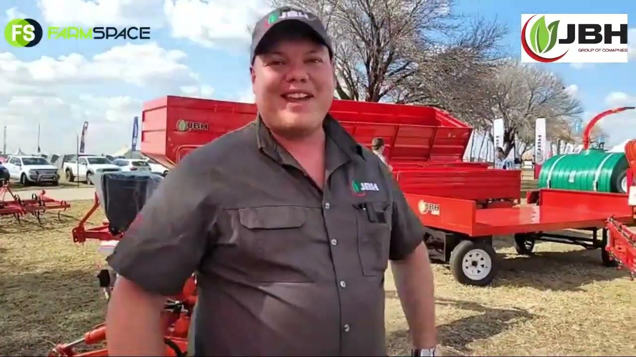 Tinus het gaan inloer by die JBH Groep hier by Nampo Oesdag - Harvest Day 2022.