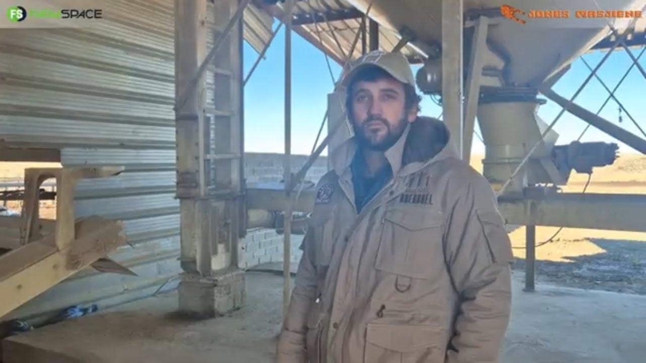 Hoe werk Jones Masjiene se outomatiese los-voerkraal? Charl vertel meer.