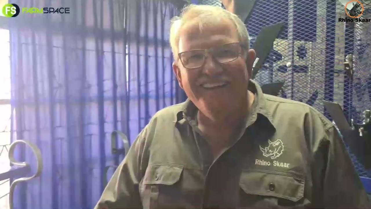 Petrie van Rhino Skaar gesels oor wie hulle is en wat hulle als doen.