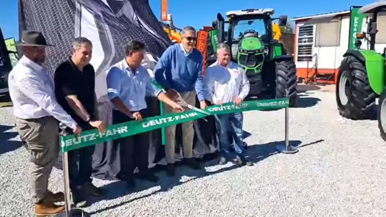 'n Nuwe Deutz-Fahr trekker word bekend gestel by Smith Power Equipment op Nampo 2026.