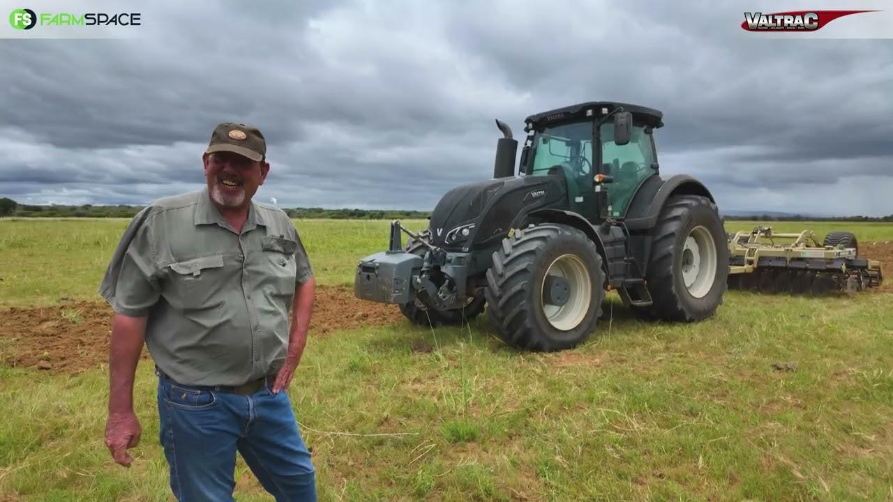 Wat soek so 'n groot VALTRA op 'n beesboer se plaas? Jaco vertel meer.