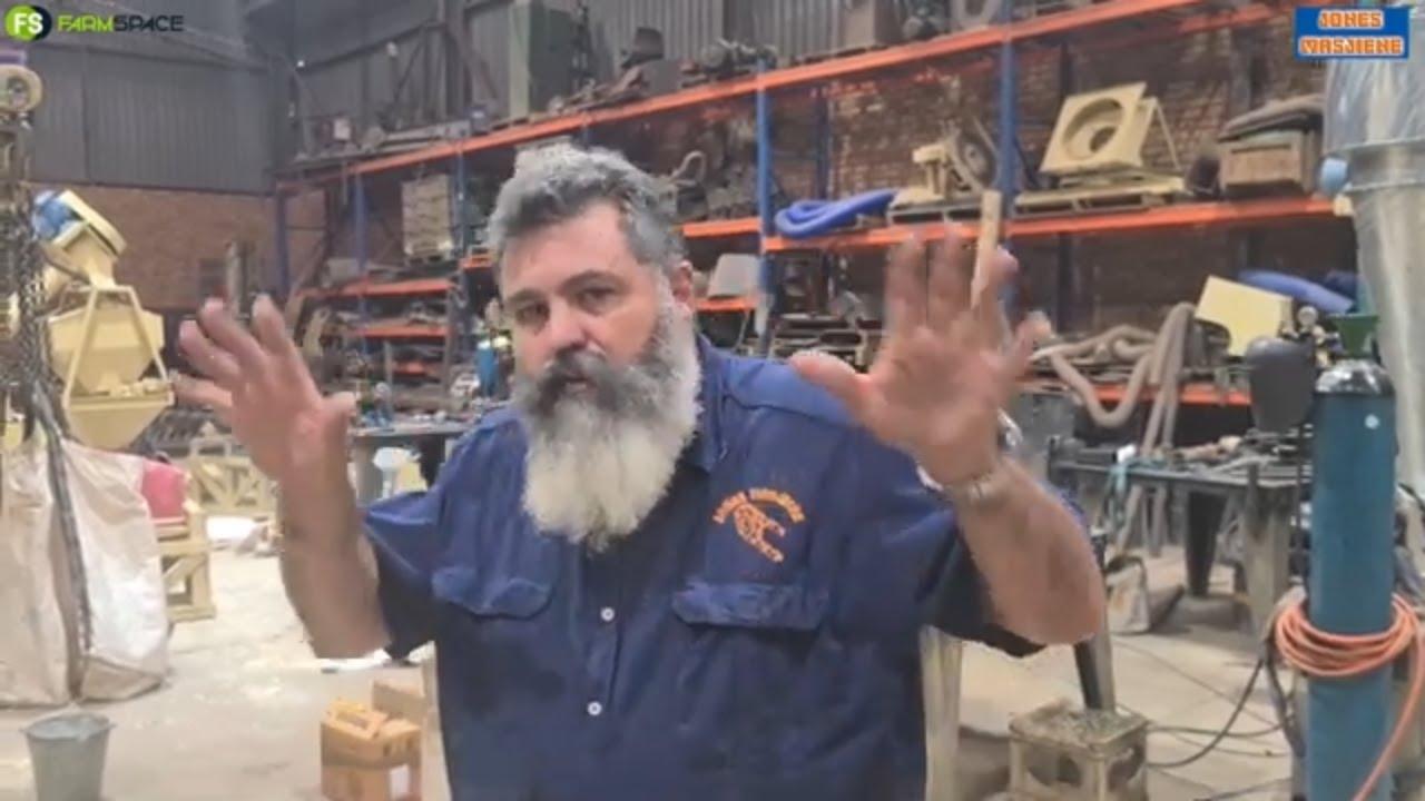 Kyk hoe pas 'n pilmasjien in 'n container. Willie se gat is vol.