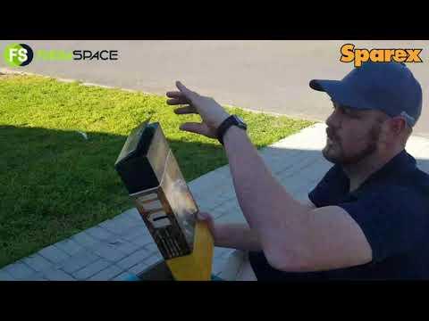 Sparex het vir Jano verras met toerusting vir sy werkswinkel