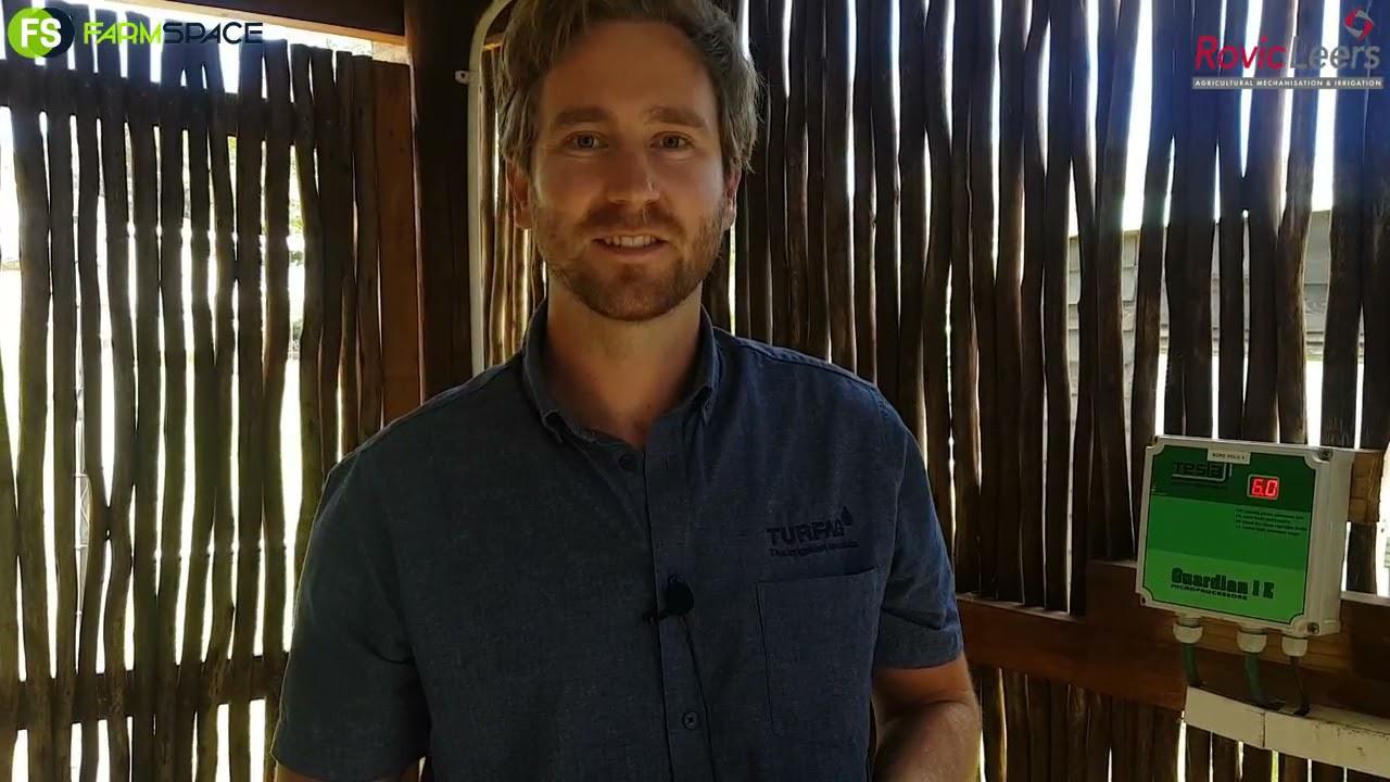 Rovic Leers Besproeiing in Kommetjie op Druiwe.
